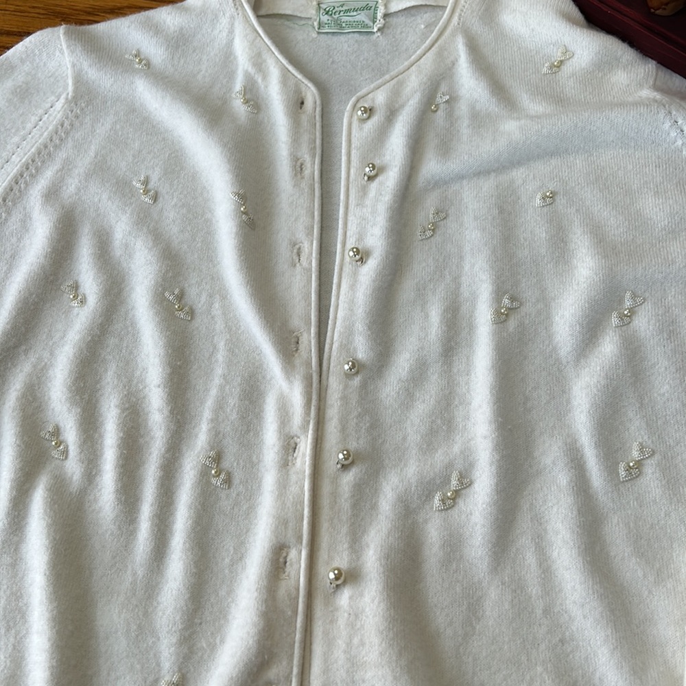 Vintage A Bermuda Full Fashioned cardigan w/round pearl buttons.  Size Small.